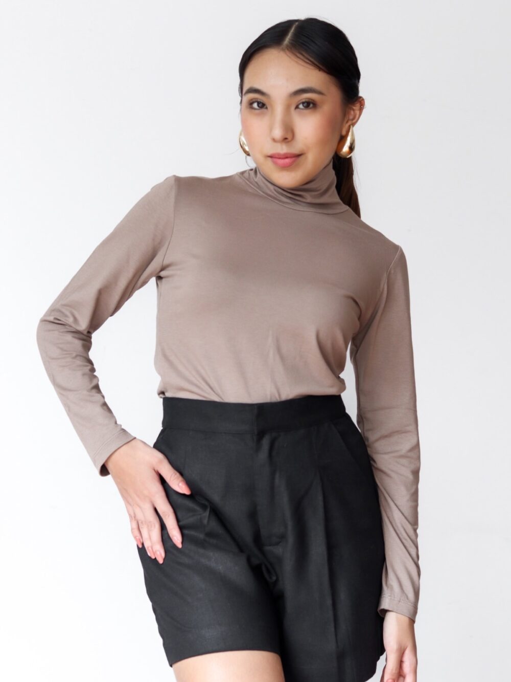 Blusa gola alta cacharrel em malha - mocha