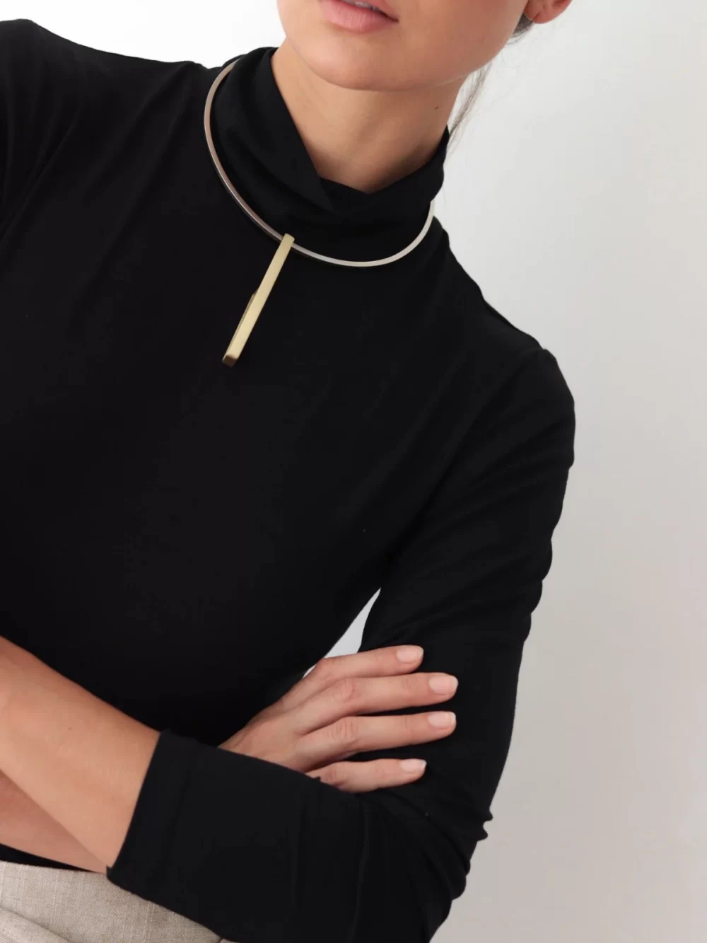 Blusa gola alta cacharrel em malha - preta