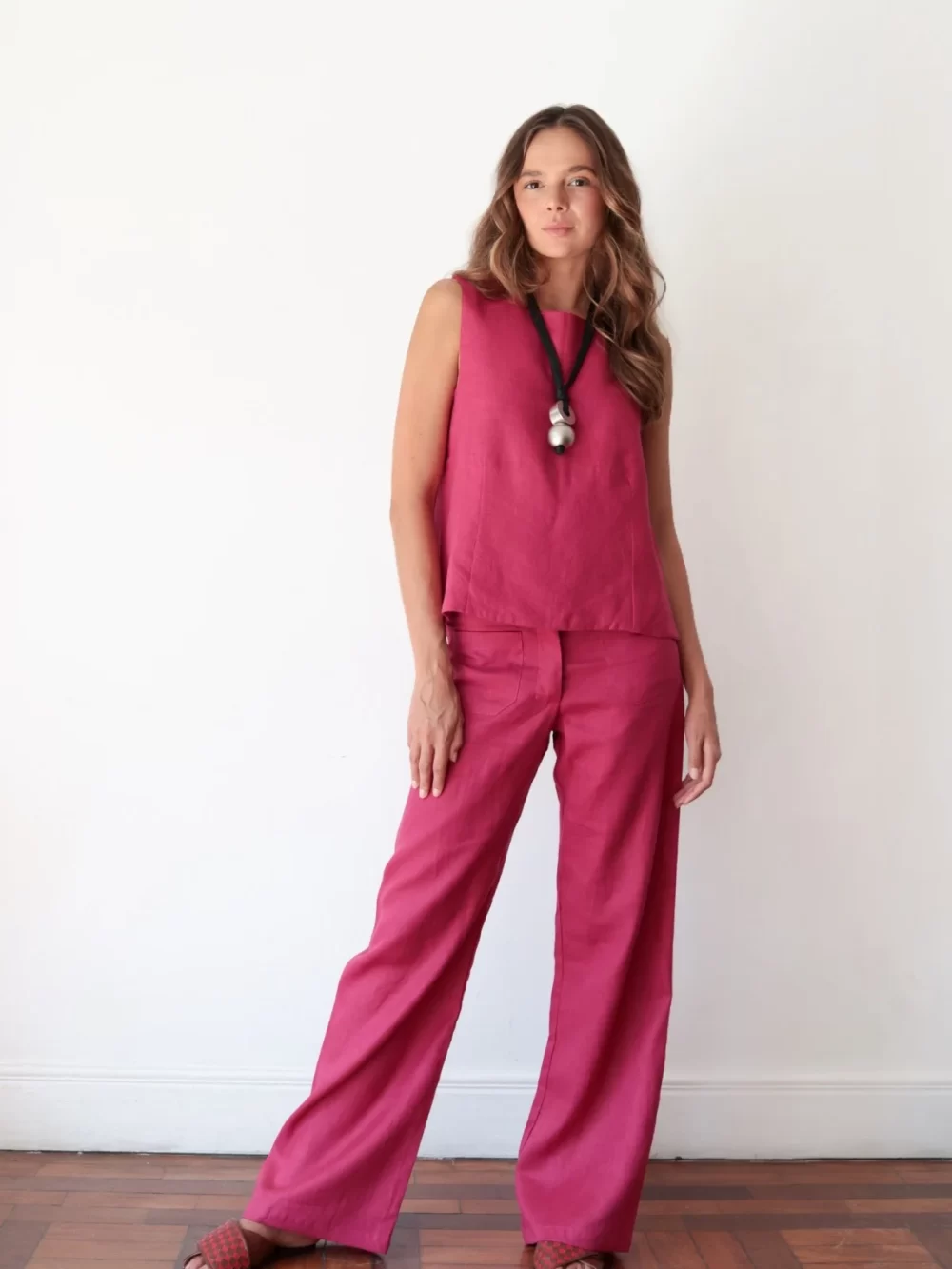 Calça de linho puro com bolsos Serena - framboesa
