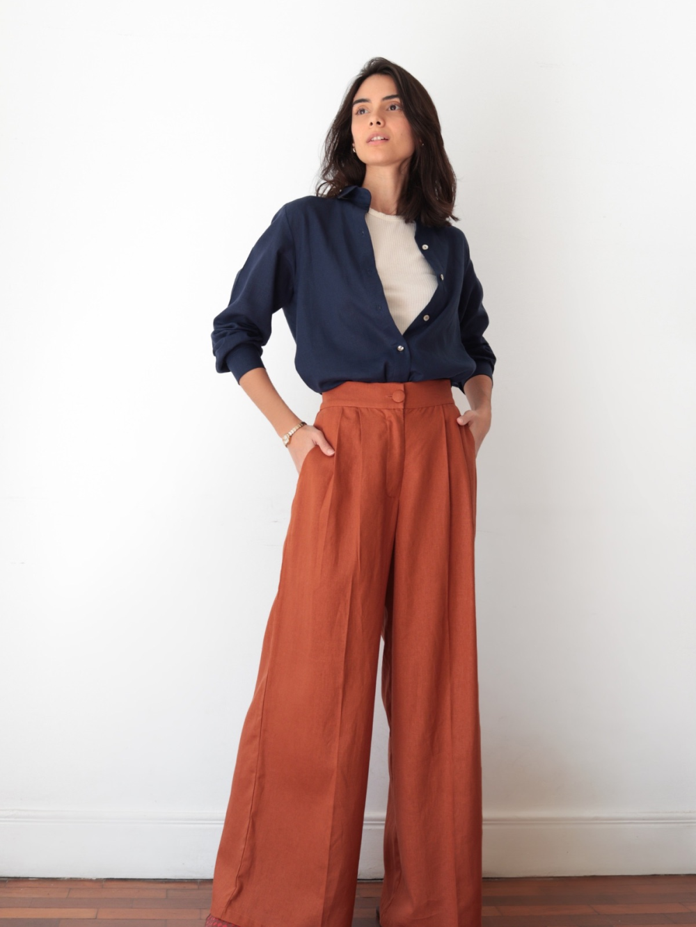 Camisa básica manga longa de linho azul marinho – Lunes