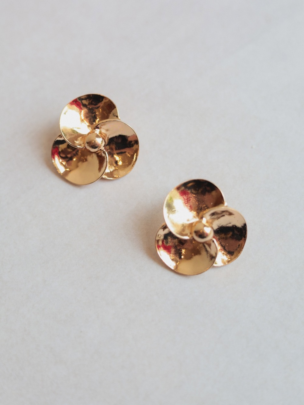 Brinco Flor pequeno  - dourado