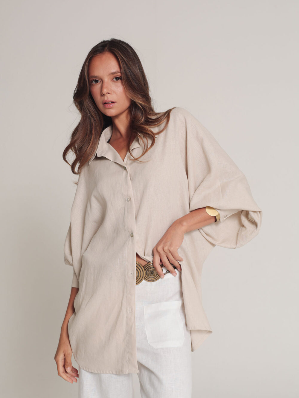 Camisa oversized de linho areia  - Morgen