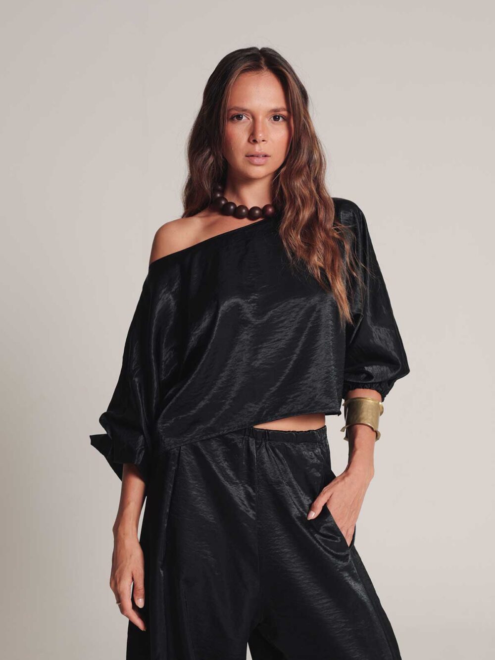 Blusa barrel acetinada - preta