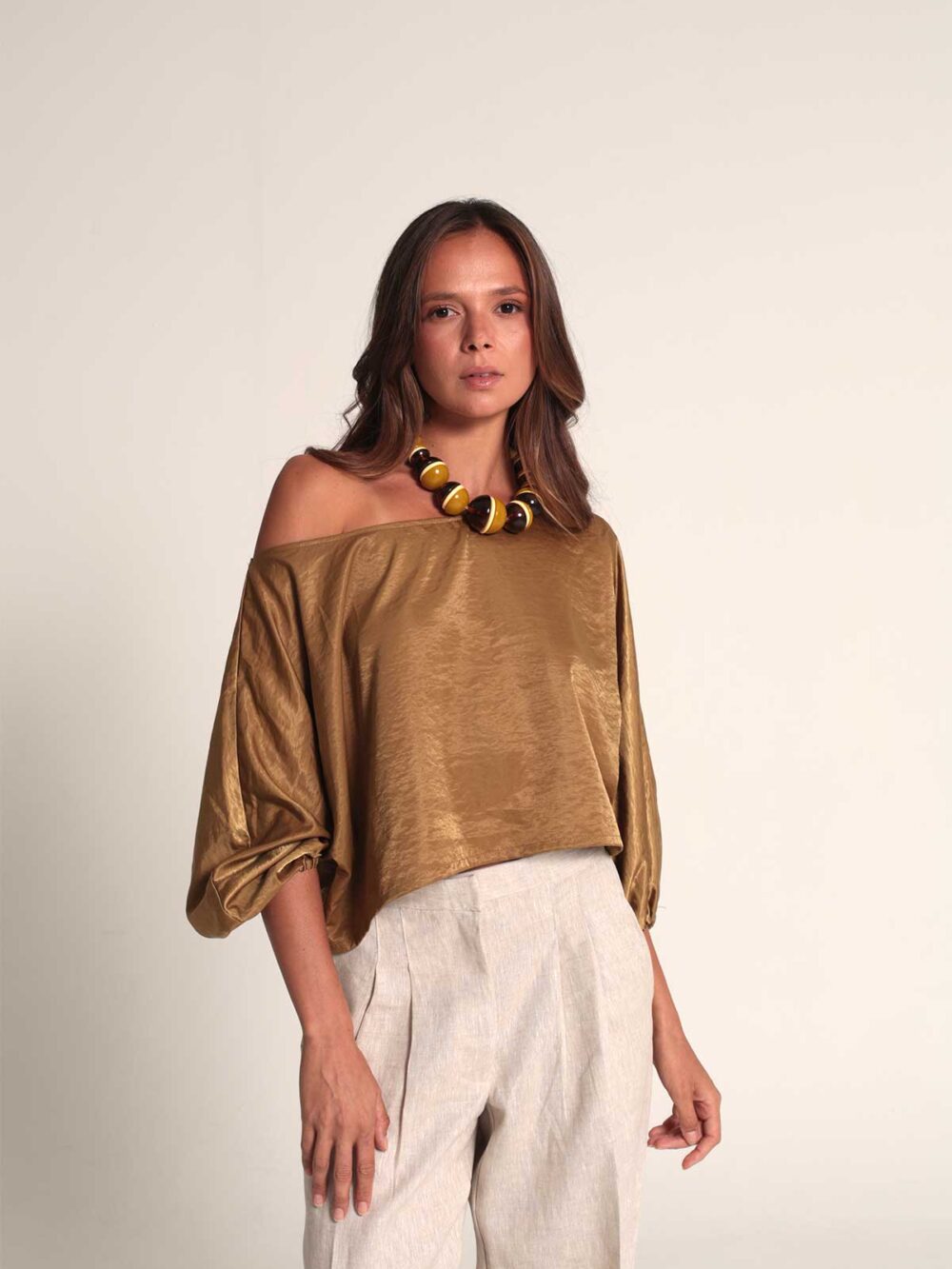 Blusa barrel acetinada - ocre