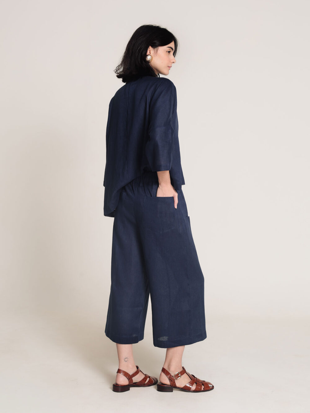 Calça Pantacourt linho puro - Azul marinho